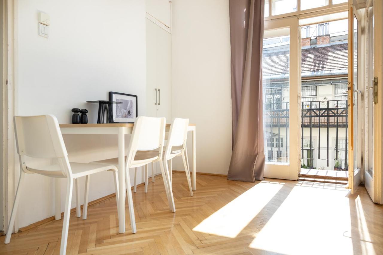W25 Smart Apartment Budapest Luaran gambar