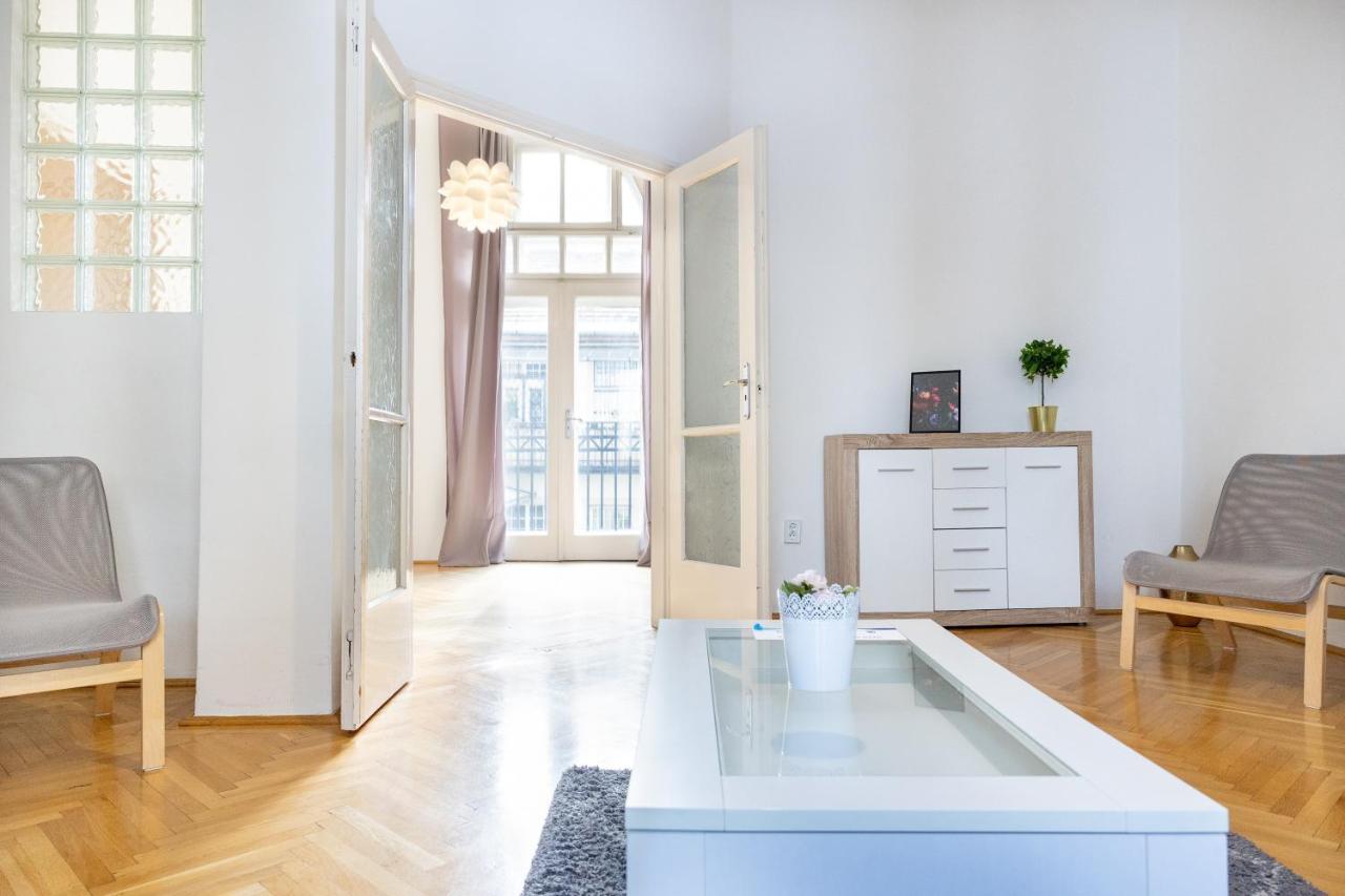 W25 Smart Apartment Budapest Luaran gambar