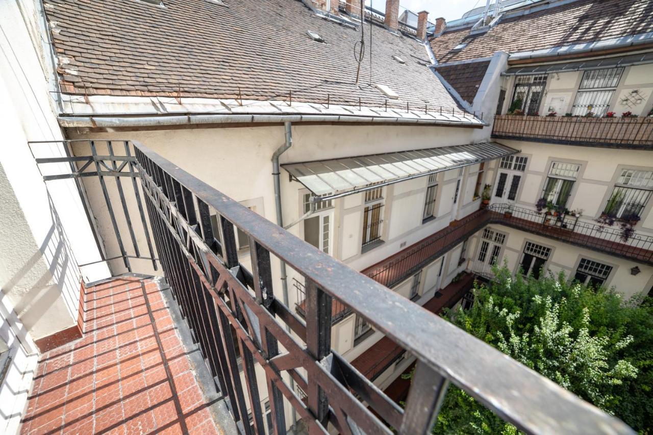 W25 Smart Apartment Budapest Luaran gambar