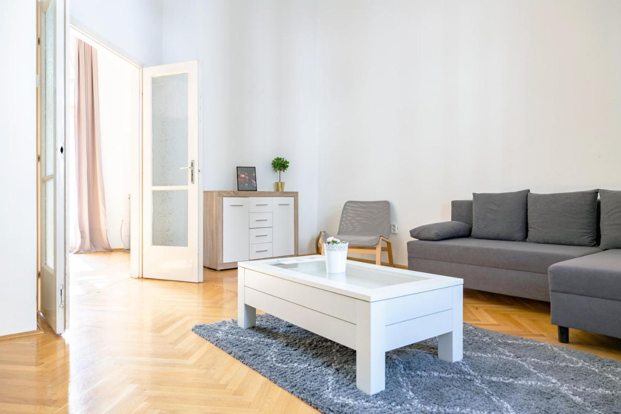 W25 Smart Apartment Budapest Luaran gambar