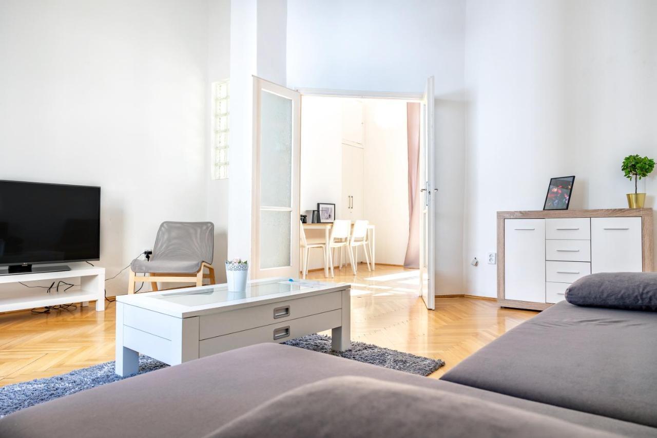 W25 Smart Apartment Budapest Luaran gambar