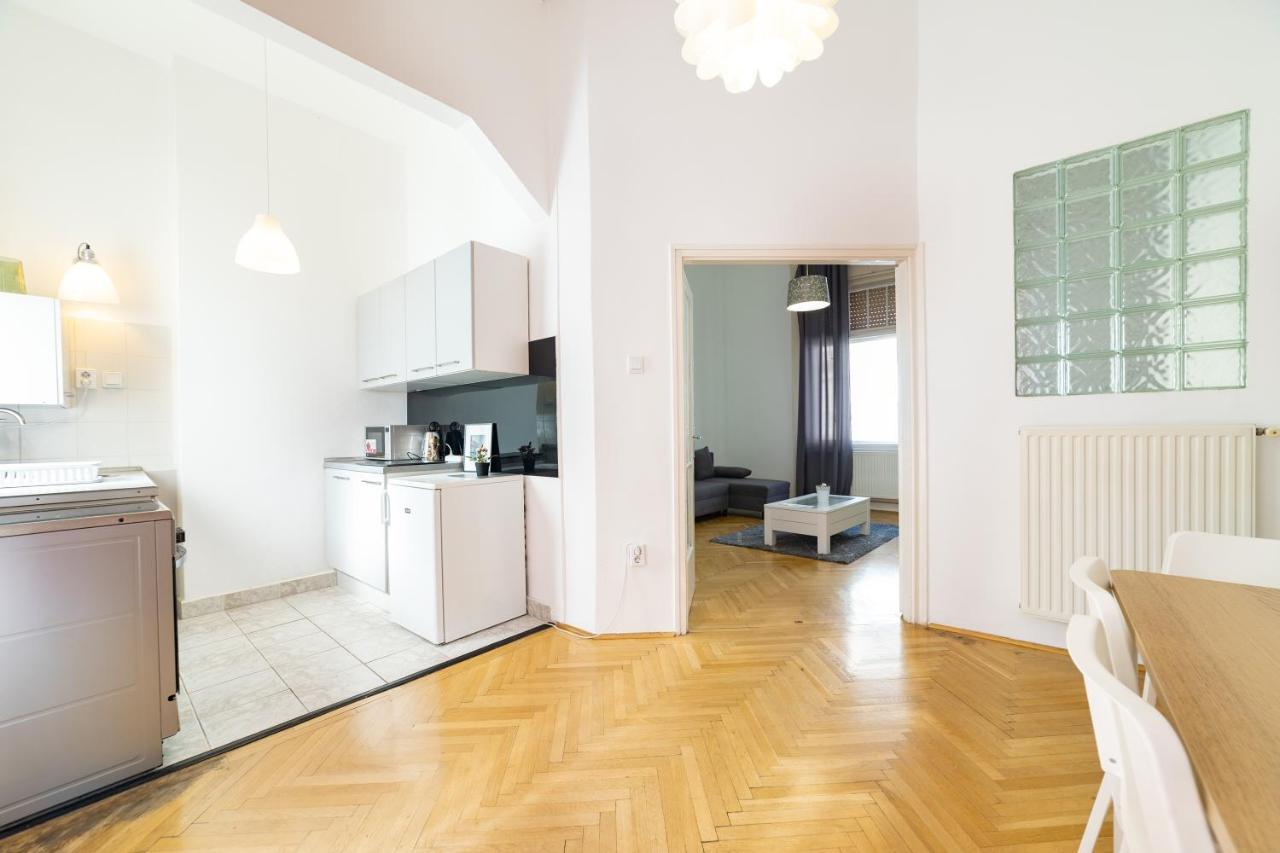W25 Smart Apartment Budapest Luaran gambar